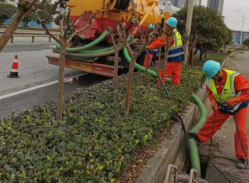 西昌镇市政管道清淤
